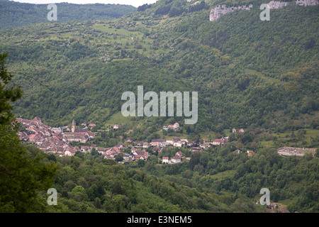 Mouthier Haute-Pierre Village dans les gorges de Le Boulou, Franche Comté, Doubs, France Banque D'Images