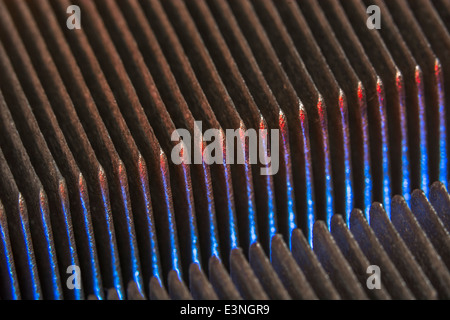 La macro-photo montrant les ailettes de refroidissement d'un PC ventilateur de refroidissement CPU (unité). Pour la mise au point d'information, voir la section "Description". Banque D'Images