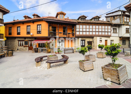 Les vieux bâtiments dans le centre de Noja, Cantabria, ESPAGNE Banque D'Images
