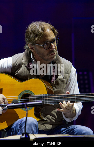 Guitariste de jazz américain Al Di Meola en concert à Torino Jazz Festival. Banque D'Images