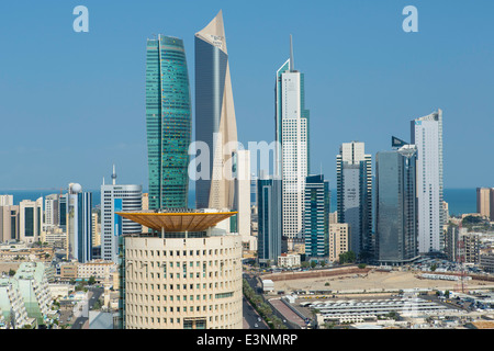 Le Koweït, ville moderne et central Business district, elevated view Banque D'Images