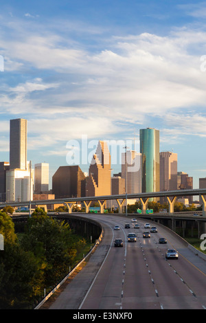 Sur les toits de la ville et de l'Interstate, Houston, Texas, États-Unis d'Amérique Banque D'Images