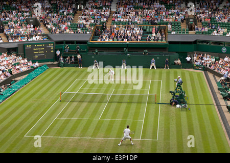 Wimbledon Centre Court Mens des célibataires, 1er tour, 2014, Wimbledon Lawn Tennis Club, London England UK Banque D'Images