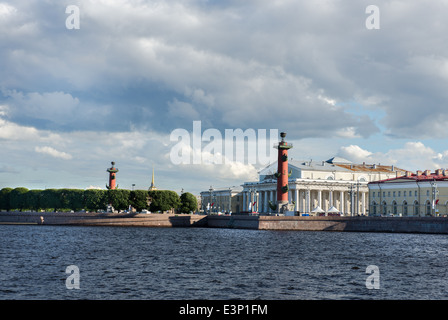 Saint-pétersbourg. Vue sur l'Île Vasilevsky jour d'été Banque D'Images