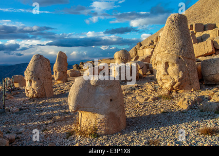 Des statues de dieux en haut de la montagne Nemrut Dagi Banque D'Images