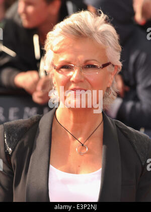 London, UK, UK. 7 juillet, 2011. Julie Walters assiste à la première mondiale de "Harry Potter and the Deathly Hallows Part 2' à Trafalgar Square. © Ferdaus Shamim/ZUMA/ZUMAPRESS.com/Alamy fil Live News Banque D'Images