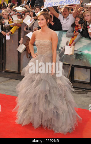 London, UK, UK. 7 juillet, 2011. Emma Watson assiste à la première mondiale de "Harry Potter and the Deathly Hallows Part 2' à Trafalgar Square. © Ferdaus Shamim/ZUMA/ZUMAPRESS.com/Alamy fil Live News Banque D'Images