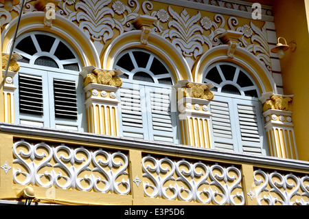 La ville de Phuket, Thailande : finement restauré au début du 20e siècle maison boutique lusochinoise sur Krabi Road, dans le quartier historique Banque D'Images