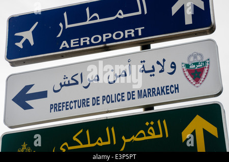 Panneaux pour la Préfecture de Police de Marrakech, de police, et l'Aeroport de l'Aéroport International de Menara, Marrakech, Maroc Banque D'Images