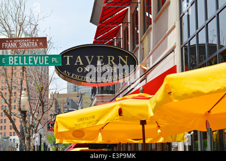 Tavern sur Rush, signer, restaurant sur Rush St. et Bellevue Pl, Chicago, Illinois Banque D'Images