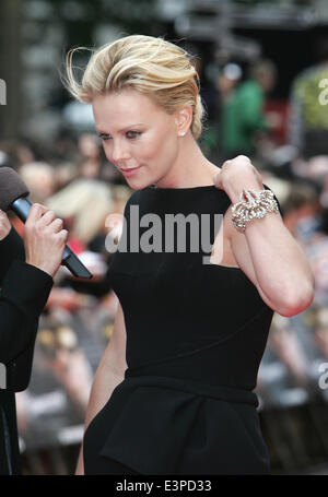 Londres, Royaume-Uni. 18 juin 2008. Charlize Theron, le Gala d'avant d'Hancock à vue West End. © Ferdaus Shamim/ZUMA/ZUMAPRESS.com/Alamy fil Live News Banque D'Images