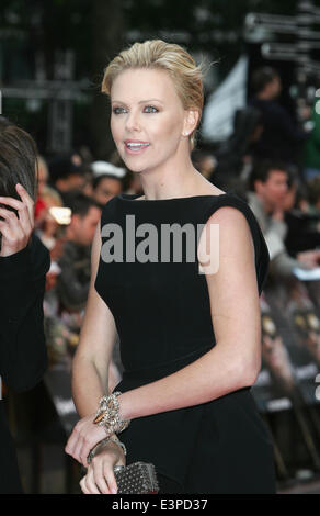 Londres, Royaume-Uni. 18 juin 2008. Charlize Theron, le Gala d'avant d'Hancock à vue West End. © Ferdaus Shamim/ZUMA/ZUMAPRESS.com/Alamy fil Live News Banque D'Images