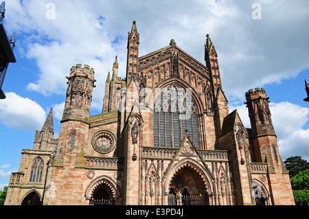 Vue de face de la cathédrale de Hereford, Herefordshire, Angleterre, Royaume-Uni, Europe de l'ouest. Banque D'Images