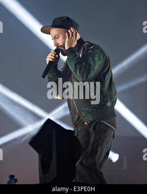 Montréal, Canada. 26 Juin, 2014. Chanteur français Woodkid' 'Yoanne Lemoine effectue pendant le Festival International de Jazz de Montréal à Montréal, Canada, le 26 juin 2014. La 35e édition du Festival International de Jazz de Montréal ouvert ce soir par un concert gratuit au Quartier des spectacles au coeur de Montréal par 'Woodkid' Yoanne Lemoine à partir de la France. Crédit : Andrew Soong/Xinhua/Alamy Live News Banque D'Images