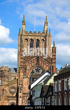 Vue de face de la cathédrale de Hereford, Herefordshire, Angleterre, Royaume-Uni, Europe de l'Ouest. Banque D'Images