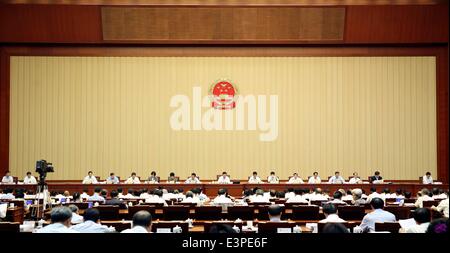 Beijing, Chine. 24 Juin, 2014. La deuxième séance plénière de la neuvième session de la 12e Congrès national du peuple Comité permanent est tenue à Beijing, Chine, 24 juin 2014. Zhang Dejiang, président de l'APN Comité permanent, ont assisté à la réunion. © Ding Lin/Xinhua/Alamy Live News Banque D'Images