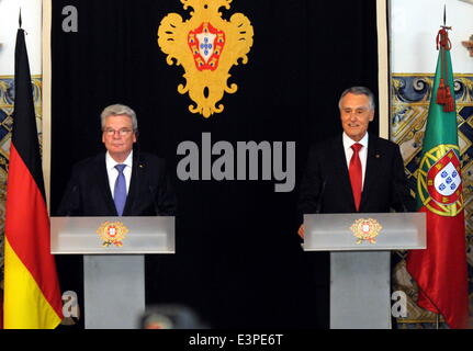 Lisbonne, Portugal. 24 Juin, 2014. Visiter le président allemand Joachim Gauck (L) et président portugais Anibal Cavaco Silva attned d'une conférence de presse conjointe à Lisbonne, Portugal, 24 juin 2014. © Zhang Liyun/Xinhua/Alamy Live News Banque D'Images