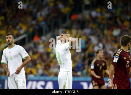 (140626) -- CURITIBA, 26 juin 2014 (Xinhua) -- L'Algérie est l'Islam Slimani réagit au cours d'un groupe H match entre l'Algérie et la Russie de 2014 Coupe du Monde de la FIFA à l'Arena da Baixada Stadium à Curitiba, Brésil, 26 juin 2014. (Xinhua/Liao Yujie) Banque D'Images