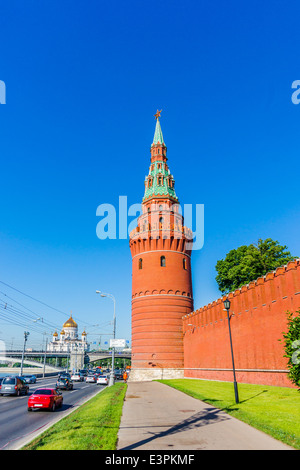 Vodovzvodnaya (pompage de l'eau) tour de Kremlin de Moscou et du Kremlin embankment Banque D'Images