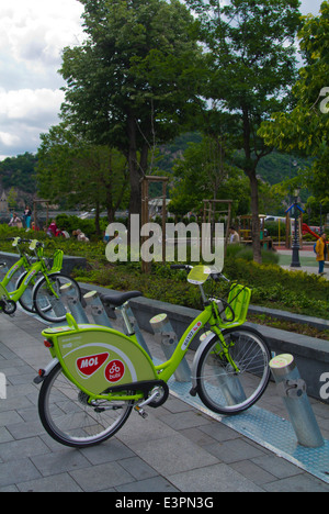 Bubi MOL au système de partage de vélos, vélos Fovam Ter square, le centre de Budapest, Hongrie, Europe Banque D'Images