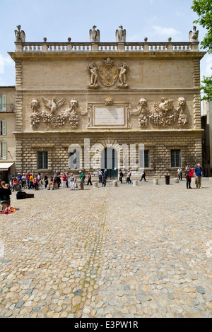 Hôtel des Monnaies sur la Place du Palais des papes en Avignon, Provence, France Banque D'Images