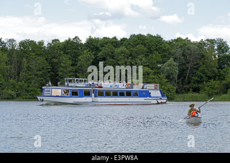 Bateau d'excursion, Grosser Lychensee (Grand Lac), Lychen Templin, Uckermark, Brandenburg, Allemagne Banque D'Images