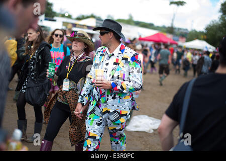 Glastonbury, Somerset, Royaume-Uni. 27 juin 2014. Les amateurs de musique au festival de Glastonbury dans Pilton, Somerset. 27 juin 2014. Credit : Lloyd/Alamy Live News Banque D'Images