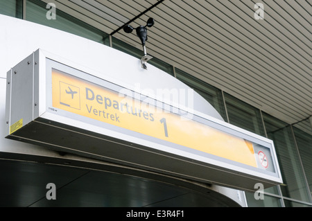 Inscription sur la porte à l'aéroport de Schiphol en départs Banque D'Images