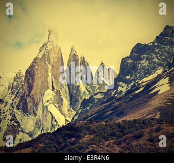 Cerro Torre Mountain dans le Parc National Los Glaciares, Patagonie, Argentine, vintage retro filtré. Banque D'Images