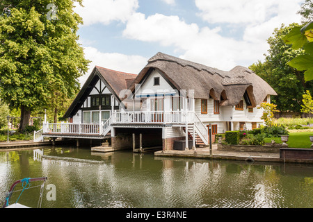 Riverside Cottage de chaume, Goring on Thames, Oxfordshire, England, GB, au Royaume-Uni. Banque D'Images