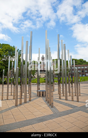 Sculpture « Forest of Light », conçue par l'artiste Diane Maclean à l'Université Keele, Newcastle sous Lyme, Staffordshire, Angleterre, Royaume-Uni Banque D'Images