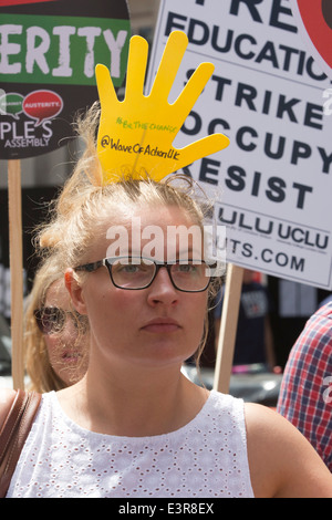 Le Plus de démonstration d'austérité & marche a lieu dans le centre de Londres. Banque D'Images