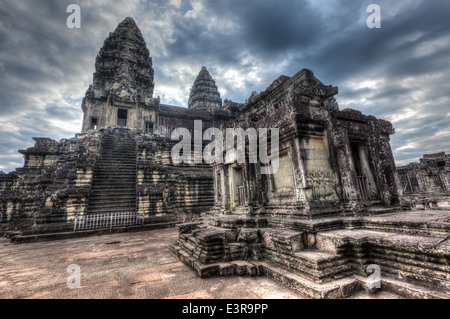 Grande gamme dynamique (HDR) image d'Angkor Wat - célèbre monument du Cambodge Siem Reap, Cambodge Banque D'Images