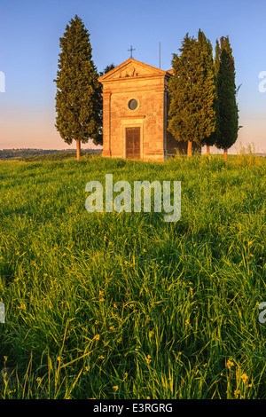 La Cappella della Madonna di Vitaleta, au coeur de la Toscane, près de Pienza en de Val d'Orcia Banque D'Images