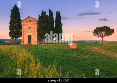 La Cappella della Madonna di Vitaleta, au coeur de la Toscane, près de Pienza en de Val d'Orcia Banque D'Images