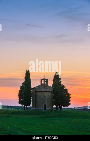 La Cappella della Madonna di Vitaleta, au coeur de la Toscane, près de Pienza en de Val d'Orcia Banque D'Images