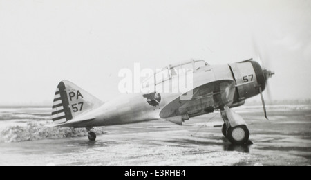 Photo de la collection Charles M. Daniels, représentant le Seversky P-35, un chasseur américain utilisé à la fin des années 1930 et au début des années 1940 Connu pour son rôle dans la défense aérienne d'avant la seconde Guerre mondiale, il fut l'un des premiers chasseurs monoplans de l'US Air Force. Banque D'Images