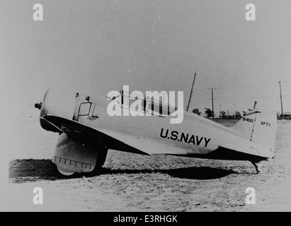 Cette photo de la collection Charles M. Daniels montre le Northrop XFT-1, un chasseur expérimental conçu pour la marine américaine à la fin des années 1930 Il s'agit d'une étape importante dans le développement des avions de chasse au cours de cette période. Banque D'Images