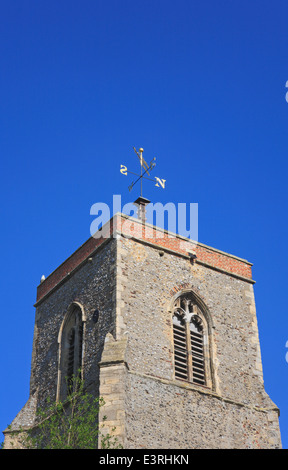 Une girouette sur le clocher de l'église de St Helen dans Bishopgate, Norwich, Norfolk, Angleterre, Royaume-Uni. Banque D'Images