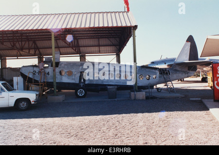 La photo 1059 de la collection Charles M. Daniels montre l'hydravion Sikorsky S-43, un avion pionnier connu pour sa conception amphibie et utilisé principalement pour les vols transocéaniques. Immatriculé NC16934, cet avion a joué un rôle important dans les premiers services d'aviation commerciale et de courrier aérien, offrant une polyvalence dans les opérations terrestres et maritimes. Banque D'Images