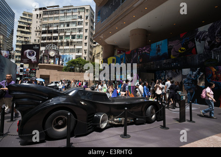 Une exposition avec les modèles et batman 3d au centre commercial Times Square dans Causeway Bay Banque D'Images