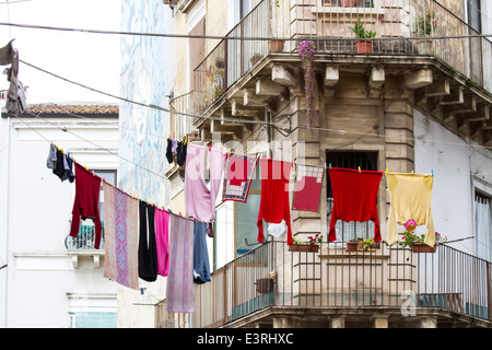 Blanchisserie dans la rue de Catane, Italie Banque D'Images