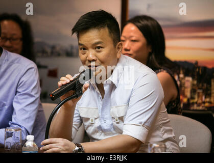 New York, USA. 27 Juin, 2014. Directeur Alan Mak traite d'une conférence de presse pour le 2014 New York Asian Film Festival au Bureau économique et commercial de Hong Kong à New York, États-Unis, le 27 juin 2014. Le 2014 New York Asian Film Festival a débuté le vendredi avec la première internationale du film 'entendu 3'. © Liang Menglong/Xinhua/Alamy Live News Banque D'Images