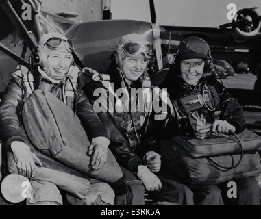 Cette photographie met en évidence le Ranger Fairchild, un avion qui a été largement utilisé dans les premiers jours du vol. Il célèbre également les femmes aviatrices qui ont contribué à l'histoire de l'aviation au cours du XXe siècle. Banque D'Images