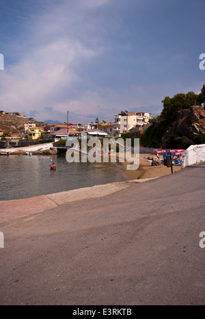 Plage à Malia Crète Panormos Harbour Banque D'Images