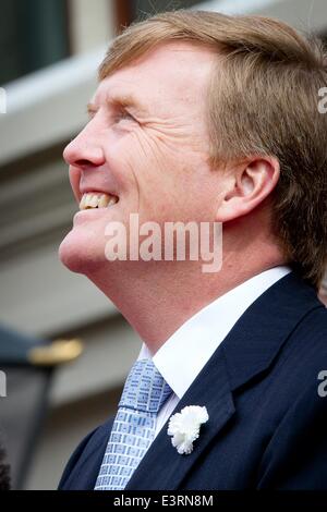 La Haye, aux Pays-Bas. 27 Juin, 2014. Le roi Willem-Alexander des Pays-Bas ré-ouvre le musée Mauritshuis à La Haye, Pays-Bas, 27 juin 2014. Le musée a été rénové au cours des deux dernières années et de l'expansion. Photo : Patrick van Katwijk - AUCUN SERVICE DE FIL-/dpa/Alamy Live News Banque D'Images