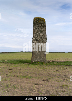 Dh Stan Stane NORTH RONALDSAY North Ronaldsay ORKNEY Orkney standing stone Grand Menhir avec trou Banque D'Images