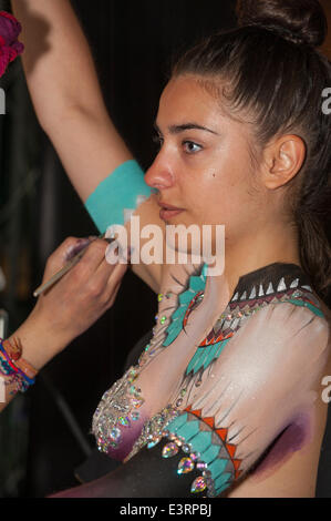 Olympia, Londres UK National. 28 juin 2014. IMATS - le make-up artist International Trade Show s'exécute au 29 juin, le plus grand rassemblement du monde de la mode et de pros avec film (y compris l'Oscar, et Saturne BAFTA Award winners) fournissant des manifestations. Credit : Malcolm Park editorial/Alamy Live News Banque D'Images