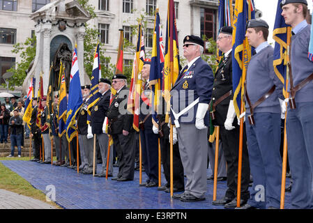 Manchester, UK. 28 Juin, 2014. La ligne des anciens combattants jusqu'à l'inspection à la Manchester Journée des Forces armées dans des jardins de Piccadilly. La Journée des Forces armées, Manchester UK Crédit : John Fryer/Alamy Live News Banque D'Images