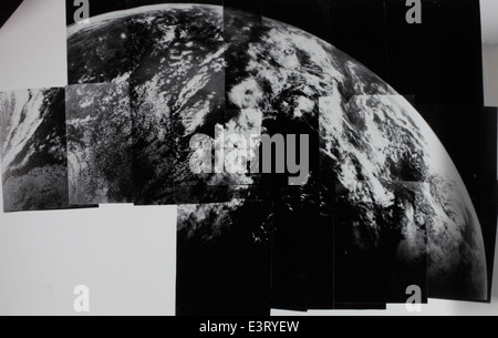 Cette image, capturée par le vaisseau spatial Mariner 10, a été l'une des premières renvoyées de sa mission à Mercure dans les années 1970 Le Mariner 10 a fourni des données précieuses sur la surface de la planète et son atmosphère. Banque D'Images